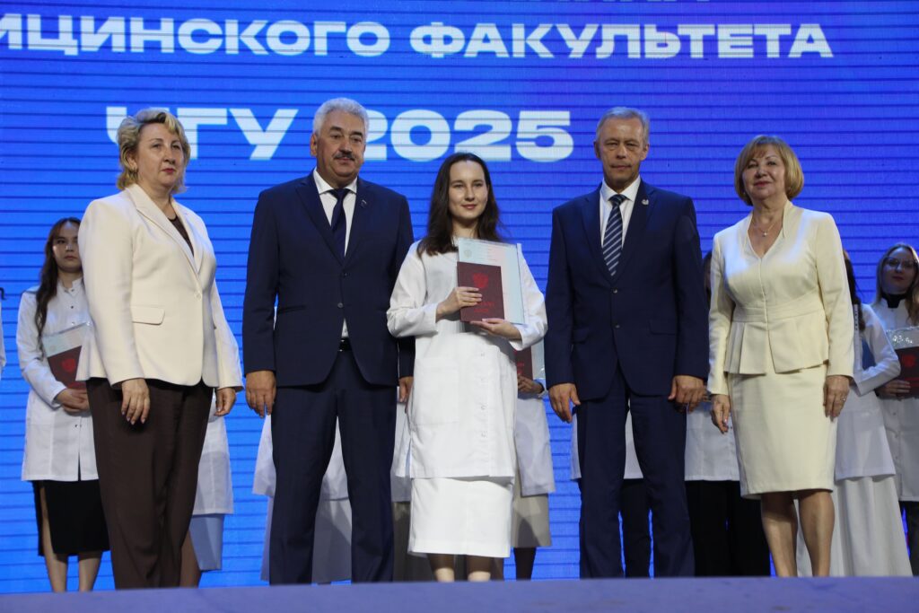 Торжественная церемония вручения диплома врача - выпускника медицинского факультета ЧГУ 2025 (Фоторепортаж)